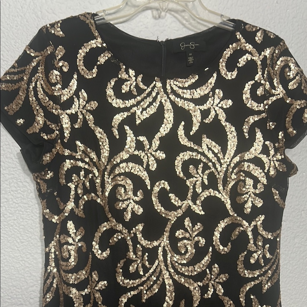 Jessica Simpson - Elegant Black and Gold sequence Dress size 10
Worn once - Picture 2 of 7